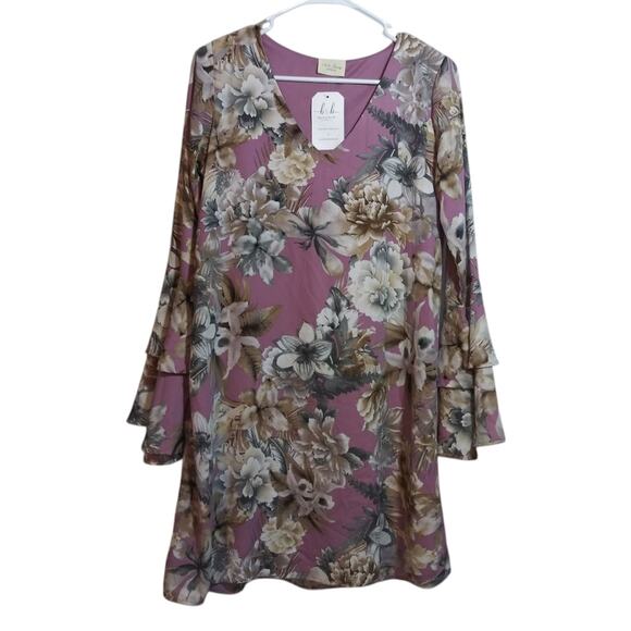 1.4.3. Story by Line Up Dresses & Skirts - 143 Story By Line Up Blush Pink Floral Mini Dress V Neck Flare Sleeve Size Small